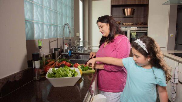 Children of obese parents ‘six times more likely also to be obese in middle age’